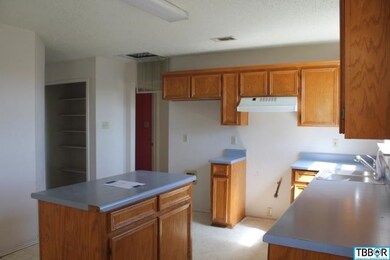 521 Margaret Lee St, Copperas Cove, TX 76522 - photo 2