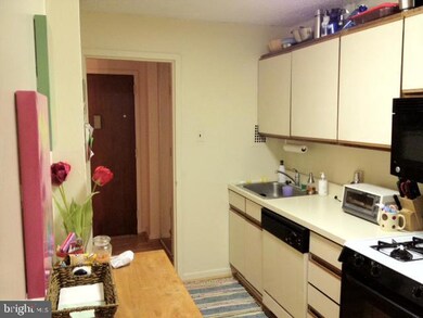 Radnor House unit 802, Bryn Mawr, PA 19010 - photo 4