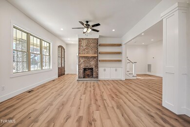 110 W Chestnut JC-41