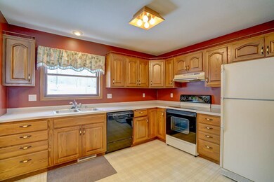 690 French Ct, Oregon, WI 53575 - photo 3