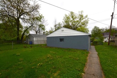 Garage/Rear Yard