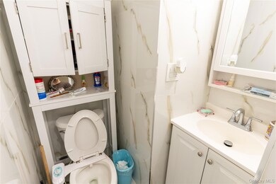 121-15 95th Ave, South Richmond Hill, NY 11419 - photo 4