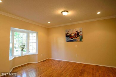 2330 Hunters Square Ct, Reston, VA 20191 - photo 3