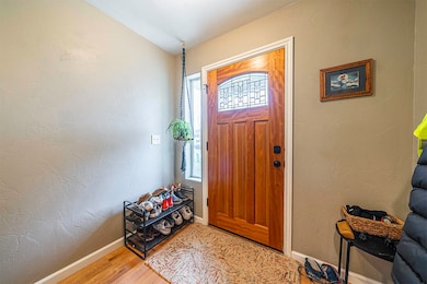 887 Silver Fox Dr, Central Point, OR 97502 - photo 2