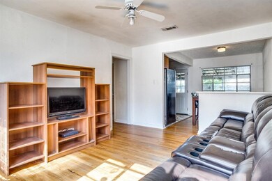 1014 Shawnee Trace, Grand Prairie, TX 75051 - photo 5