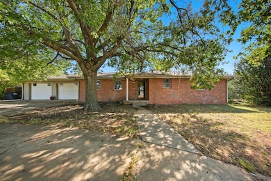1828 W Federal St, Shawnee, OK 74804 - photo 2