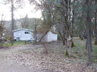 7775 Colonial Way, Central Point, OR 97502 - photo 5