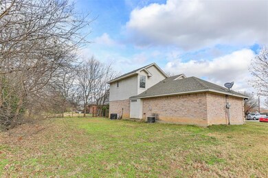 1115 Oxford Dr, Gainesville, TX 76240 - photo 3