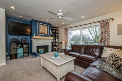 006-Living_Room-3765072-small