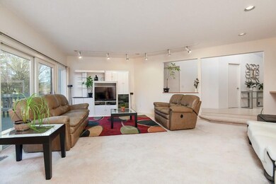 6916 Copperfield Ct, West Bloomfield, MI 48322 - photo 3