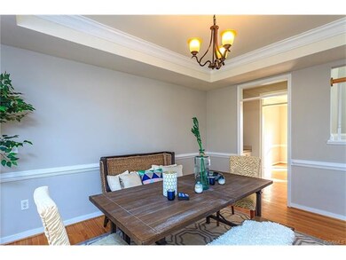 Tray ceiling, crown molding, chair rail - fantasti