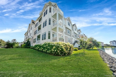 29304 Spruce Pond Cir, Plainview, NY 11803 - photo 2