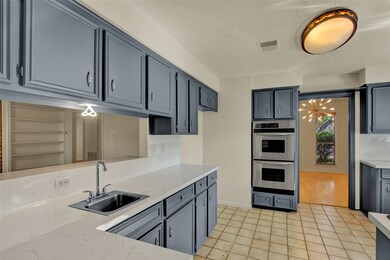 334 W Castle Harbour Dr, Friendswood, TX 77546 - photo 4