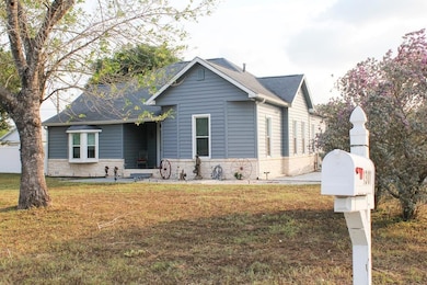 1301 N Madison Ave, Beeville, TX 78102 - photo 3