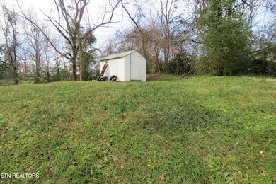 218 Celina St, Livingston, TN 38570 - photo 3