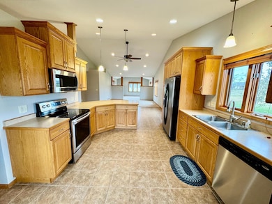 701 Simplicity Dr unit B, Ellendale, MN 56026 - photo 5