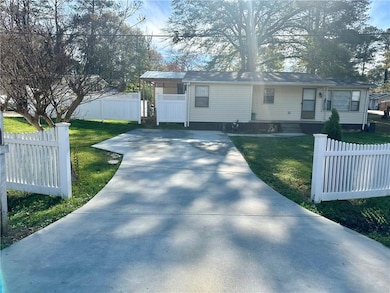 Ranch-style house with a front lawn