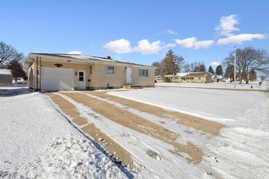 414 7th St, Jesup, IA 50648 - photo 3