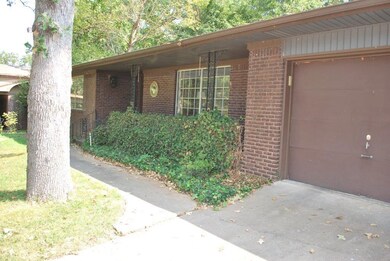 908 NW C St, Bentonville, AR 72712 - photo 2