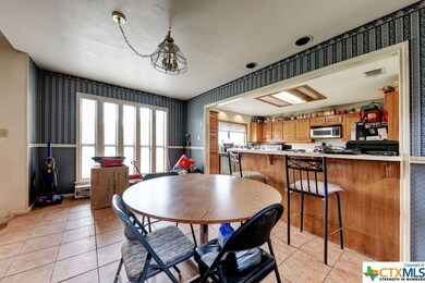 722 Thousand Oaks Loop, San Marcos, TX 78666 - photo 6