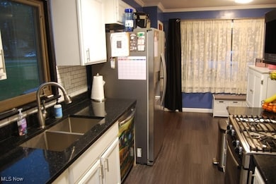 4567 Canterbury Rd, North Olmsted, OH 44070 - photo 6