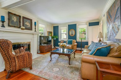 006-photo-living-room-8460302