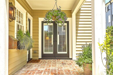 1 1/2 Gibbes Street front porch