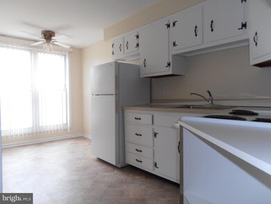 171 Burmont Rd unit 2ND FL, Drexel Hill, PA 19026 - photo 5