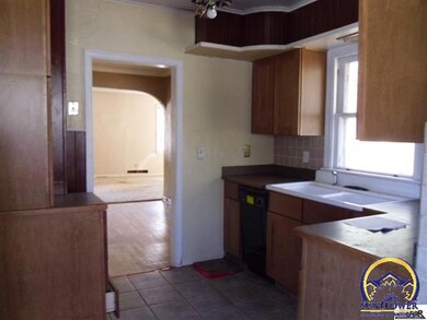 1812 SW Willow Ave, Topeka, KS 66606 - photo 4