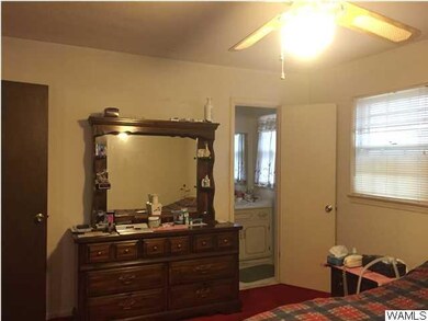 master bedroom bath with shower