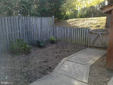 7903 Bethelen Woods Ln, Springfield, VA 22153 - photo 7