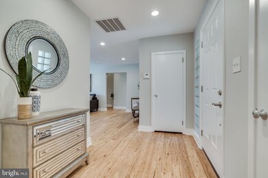 309 Yale Dr, Alexandria, VA 22314 - photo 3