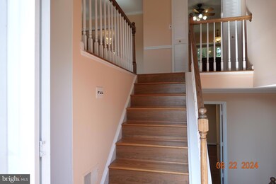 4924 King Solomon Dr, Annandale, VA 22003 - photo 2