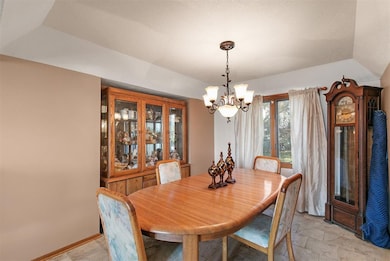 2542 E Leach Ave, Des Moines, IA 50320 - photo 5