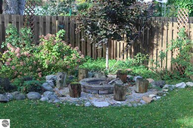 302 Ottawa St, Elk Rapids, MI 49629 - photo 2