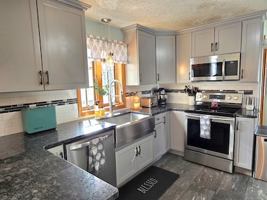 28 Wilson St, Plainville, CT 06062 - photo 7