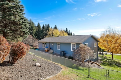 N4637 Old Hickory Dr, Onalaska, WI 54650 - photo 5