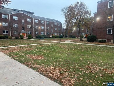 1495 E Terrace Cir unit 6, Teaneck, NJ 07666 - photo 2