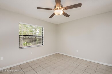 007-photo-primary-bedroom-10181245