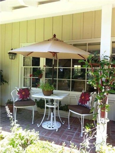 Front Yard Cafe 