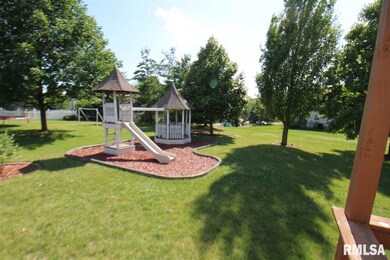 5307 N Castleberry Dr, Peoria, IL 61615 - photo 2