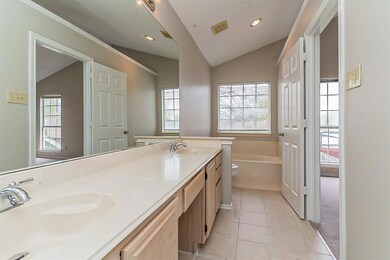 704 Parkland Ct, Hurst, TX 76053 - photo 6