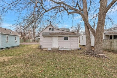 313 E Overton St, Tuscola, IL 61953 - photo 4
