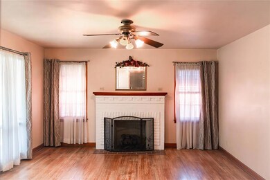 1316 W Dakota Ave, Chickasha, OK 73018 - photo 5