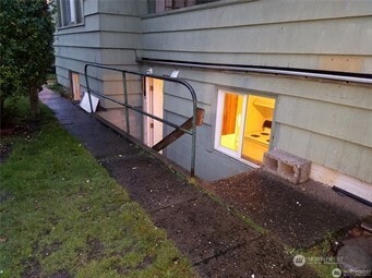 1027 5th St unit 1/2, Bremerton, WA 98337 - photo 2