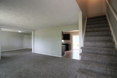 11102 Marion Center Rd, Fort Wayne, IN 46816 - photo 5