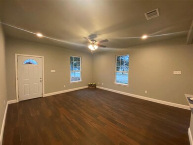 301 Peacock St, Cleburne, TX 76031 - photo 2