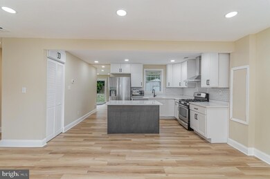 4105 Chestnut St, Fairfax, VA 22030 - photo 3