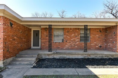 129 Arcadia St, Hurst, TX 76053 - photo 2
