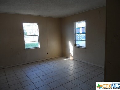 711 W Avenue B, Copperas Cove, TX 76522 - photo 2